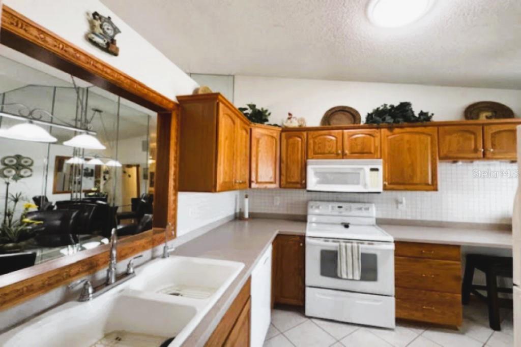 Image 11 of 66 For 3010 Beecher Drive E A