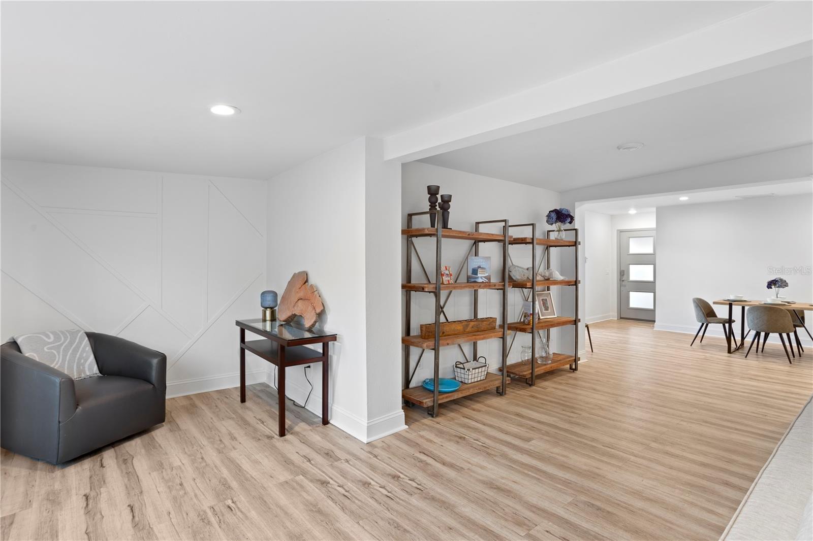 Image 6 of 35 For 3511 Azeele Street