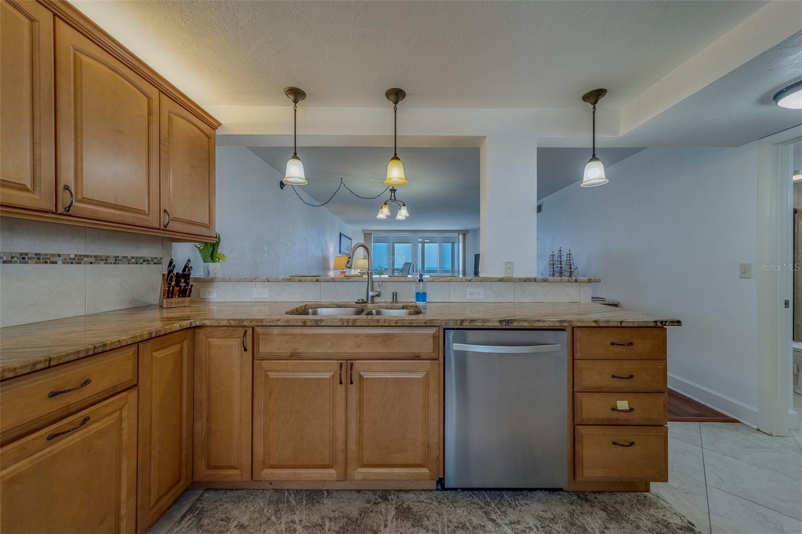 Image 4 of 52 For 17900 Gulf Boulevard 12c