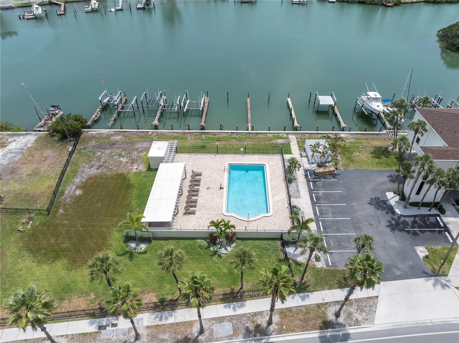 Image 23 of 36 For 3200 Gulf Boulevard 202