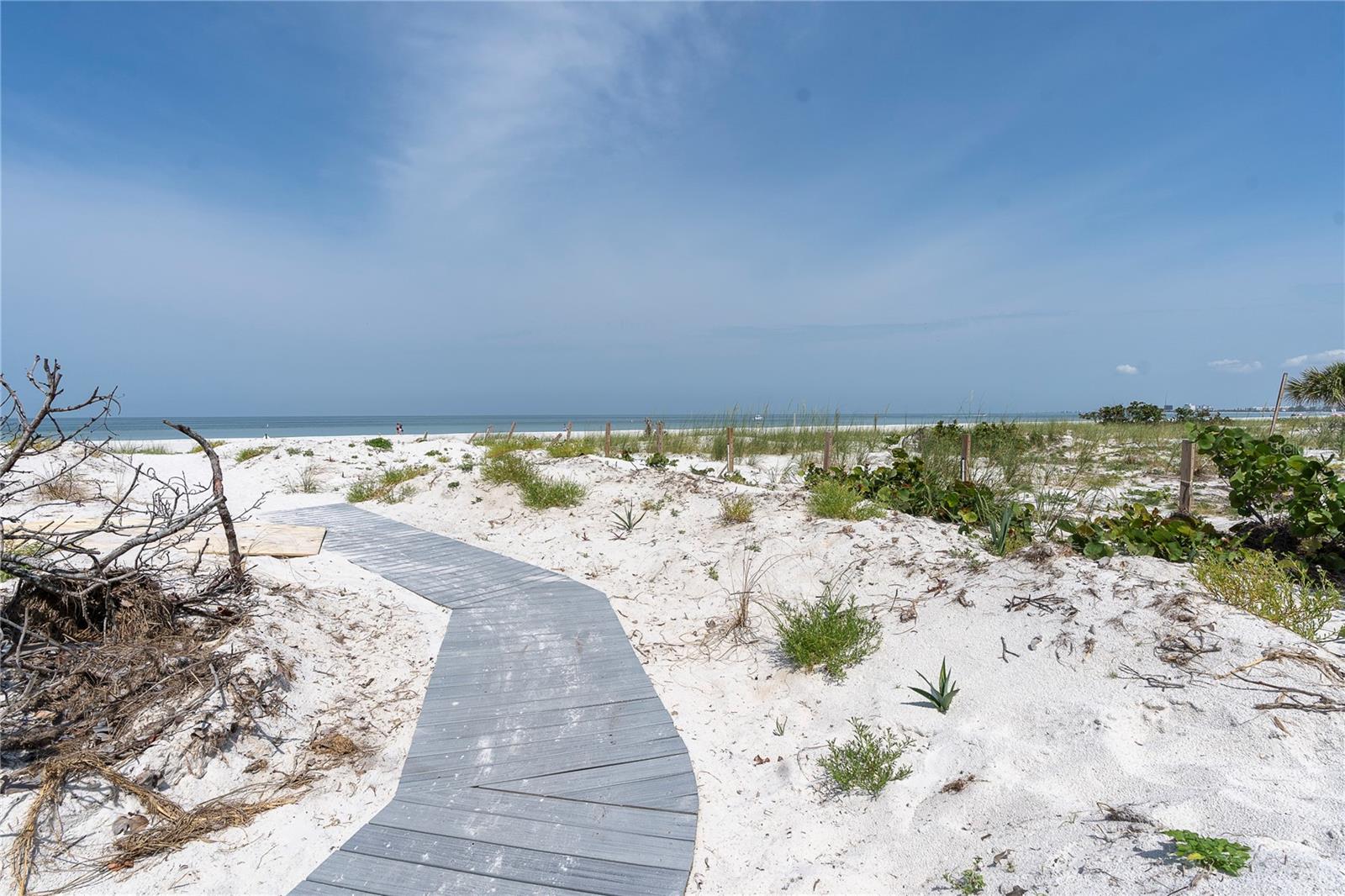 Image 4 of 36 For 3200 Gulf Boulevard 202
