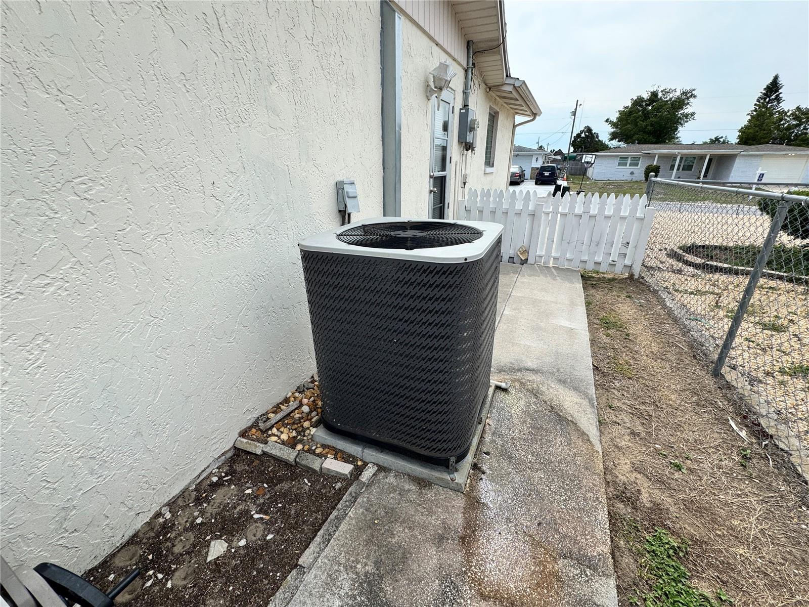 Image 14 of 17 For 1542 Derrick Street