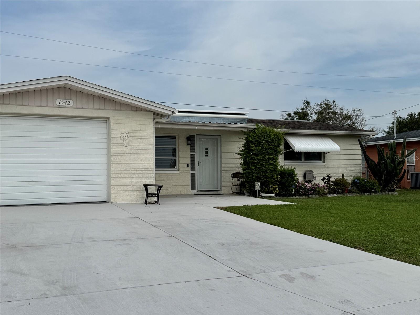 Image 17 of 17 For 1542 Derrick Street