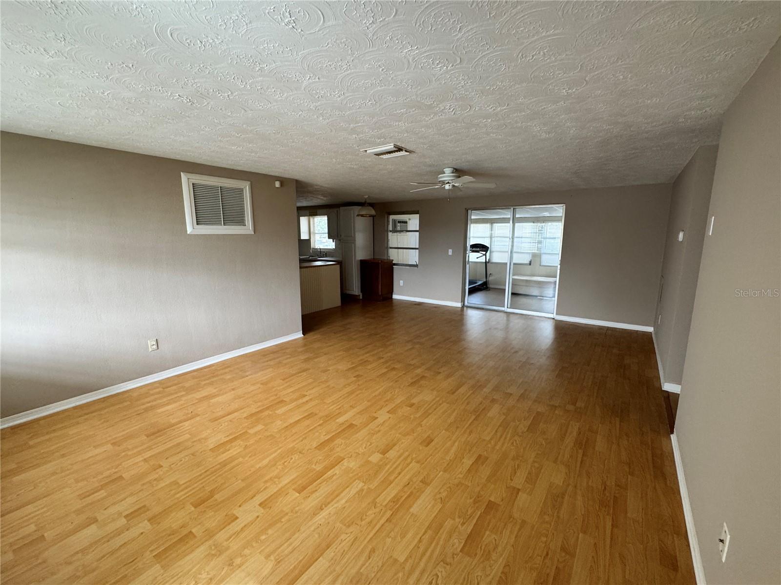Image 3 of 17 For 1542 Derrick Street