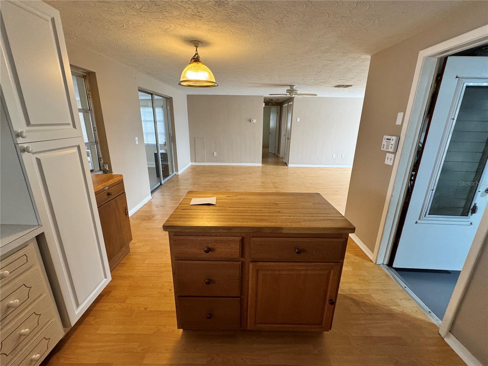 Image 6 of 17 For 1542 Derrick Street