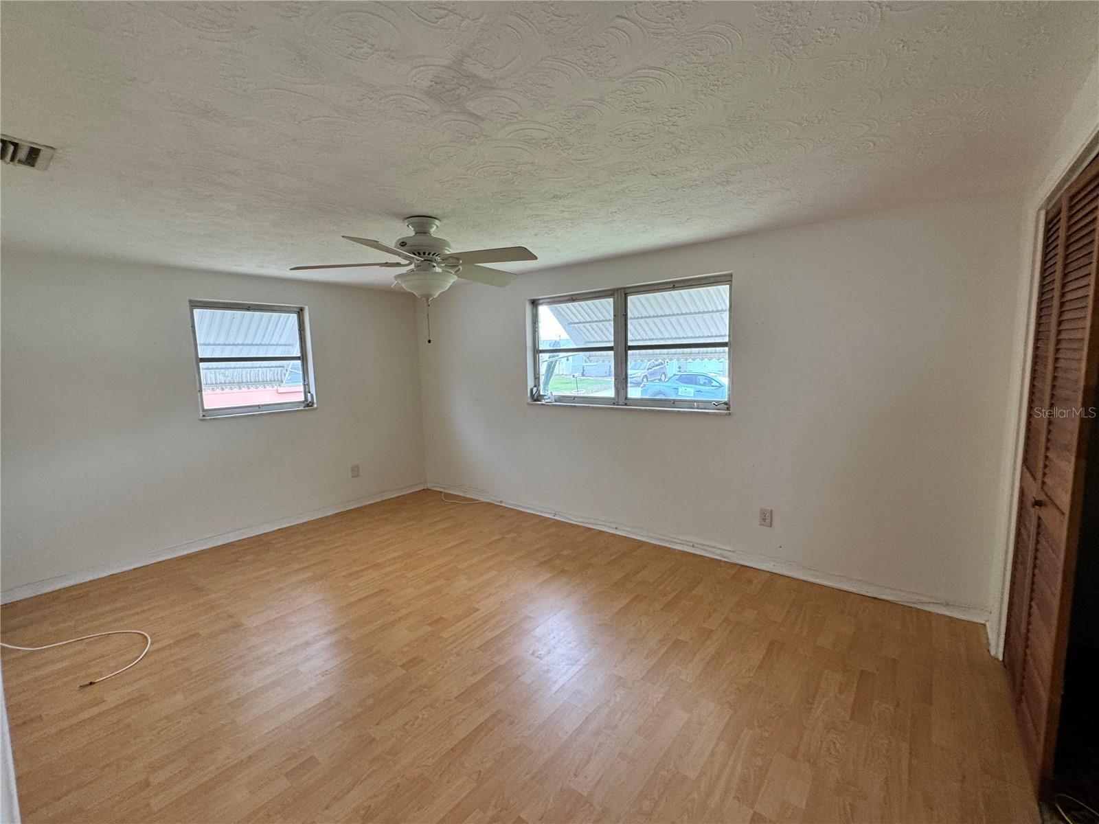 Image 9 of 17 For 1542 Derrick Street
