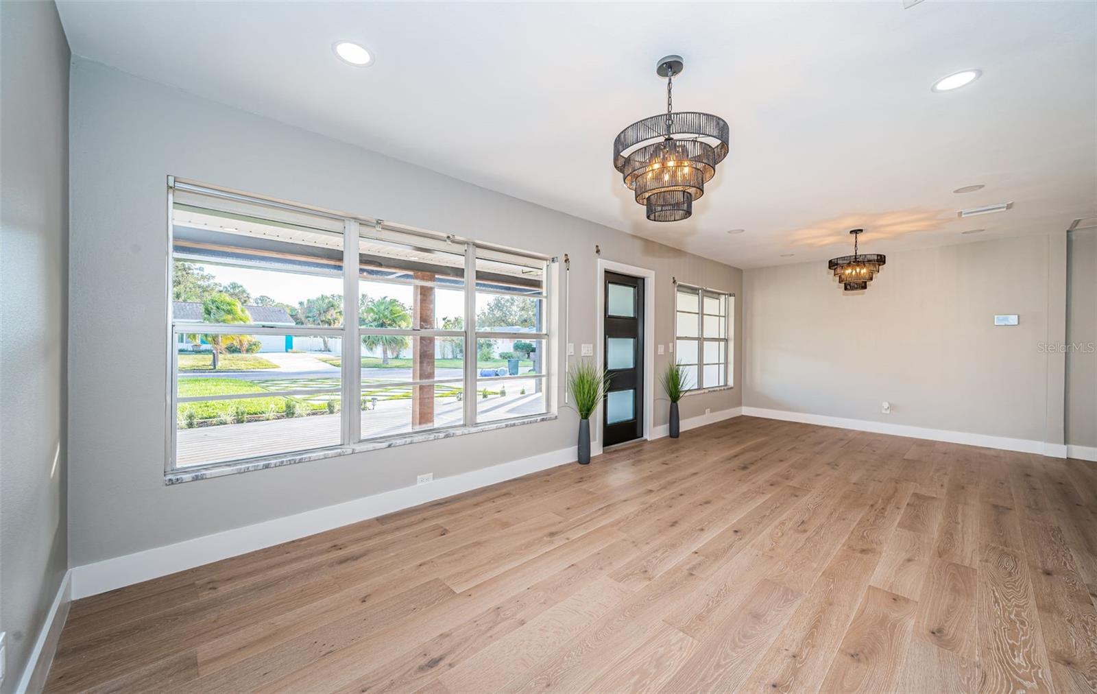 Image 18 of 95 For 3165 Renatta Drive
