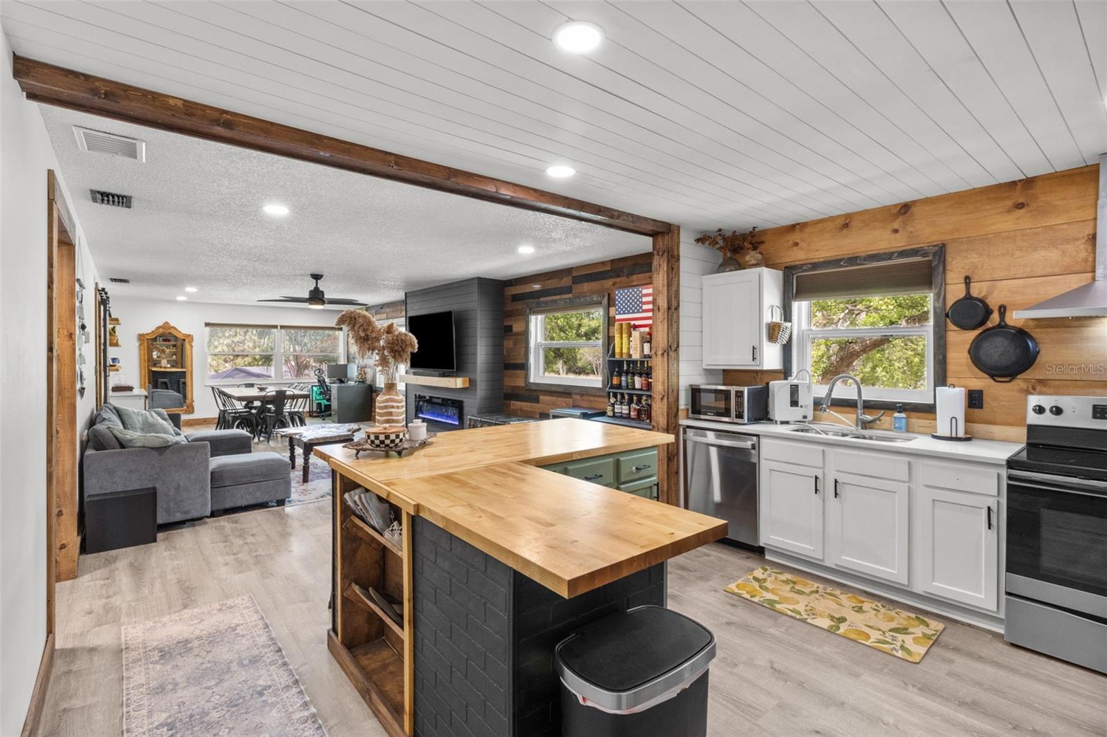 Image 3 of 37 For 9821 113th Street 201
