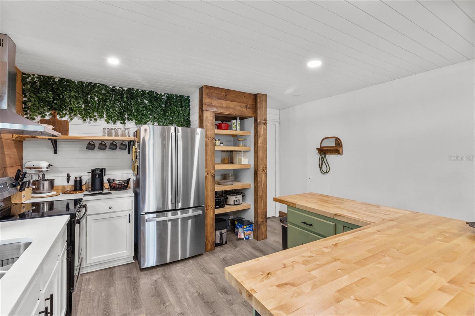 Image 6 of 37 For 9821 113th Street 201