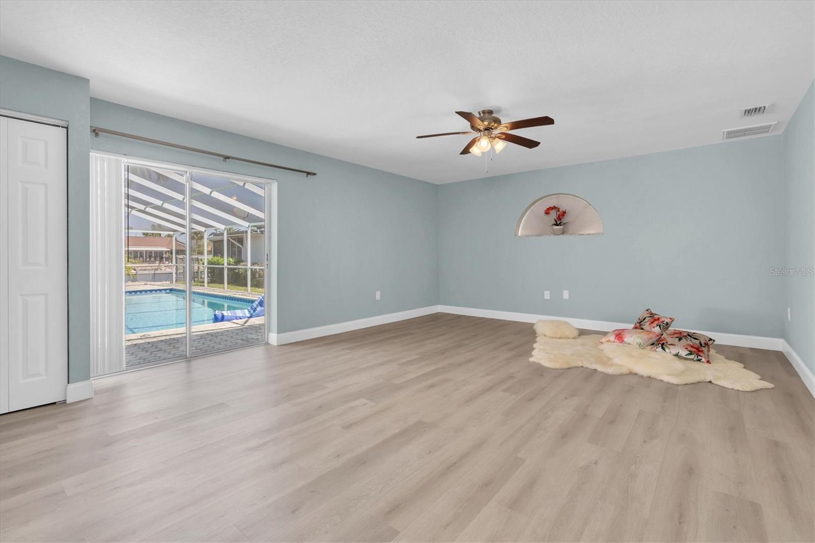 Image 25 of 53 For 4055 Floramar Terrace