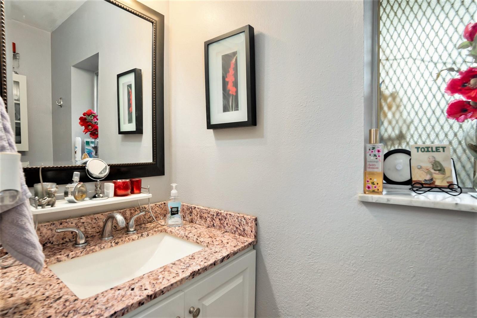 Listing photo id 10 for 3203 Doe Court