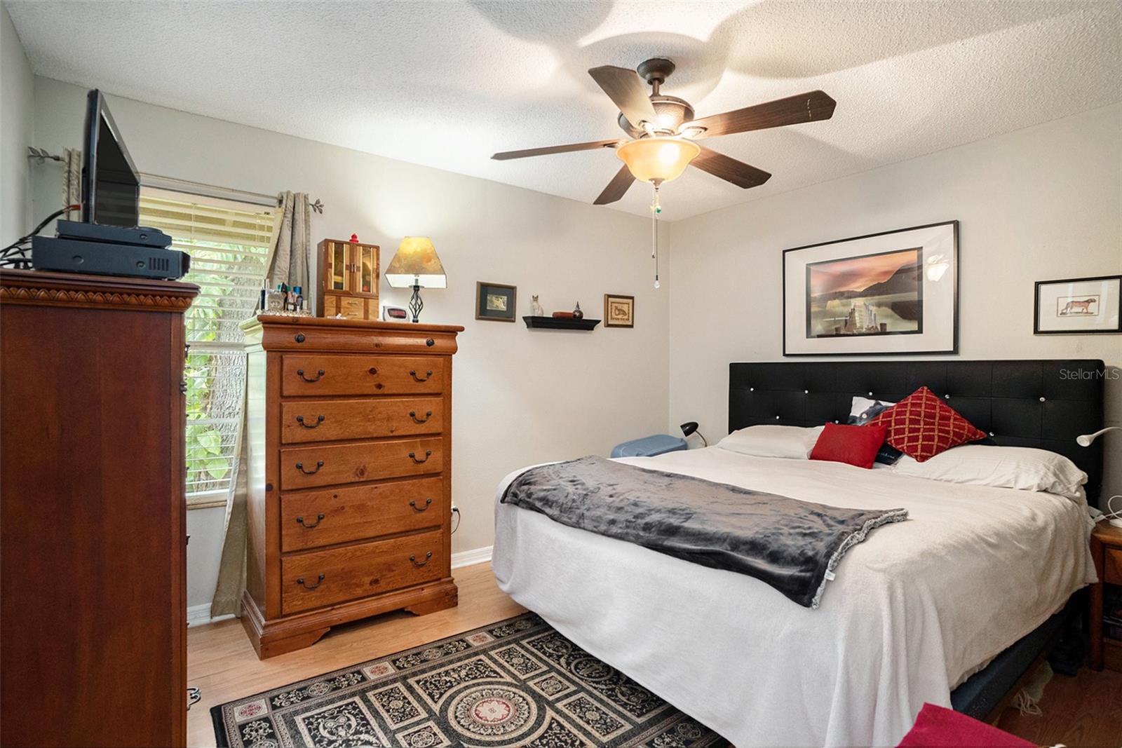 Listing photo id 11 for 3203 Doe Court