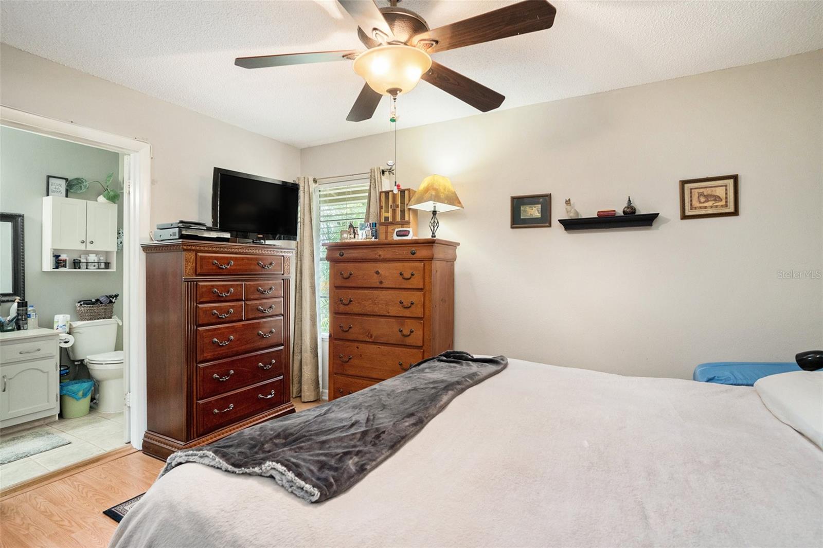 Listing photo id 12 for 3203 Doe Court