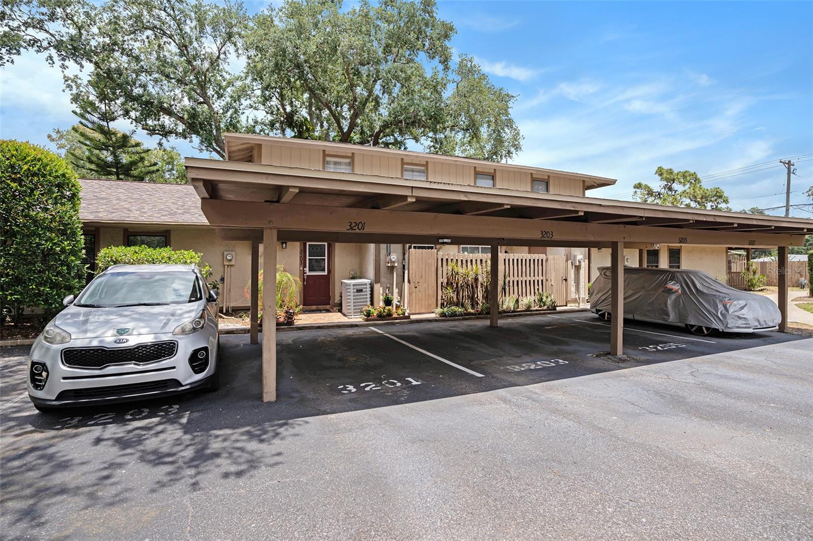 Listing photo id 0 for 3203 Doe Court