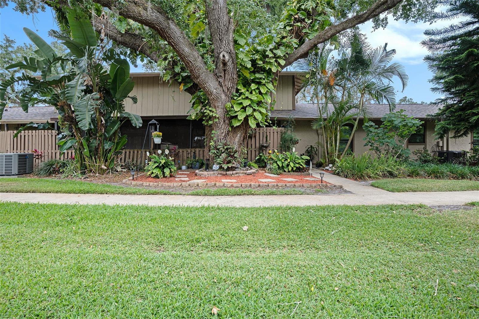 Listing photo id 23 for 3203 Doe Court