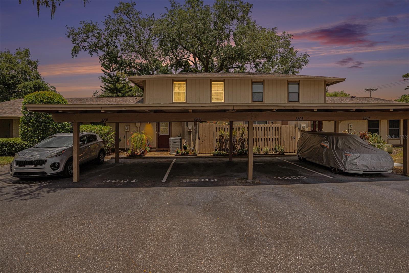Listing photo id 24 for 3203 Doe Court