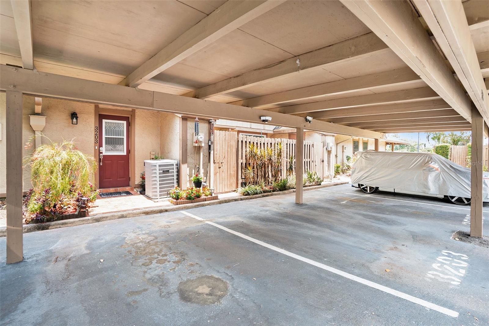 Listing photo id 1 for 3203 Doe Court
