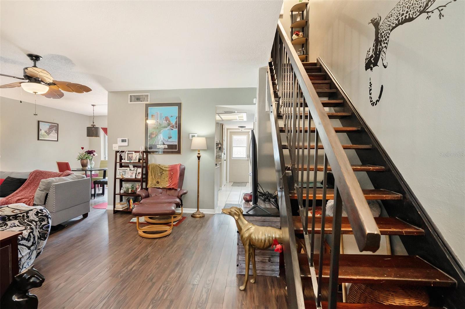 Listing photo id 3 for 3203 Doe Court