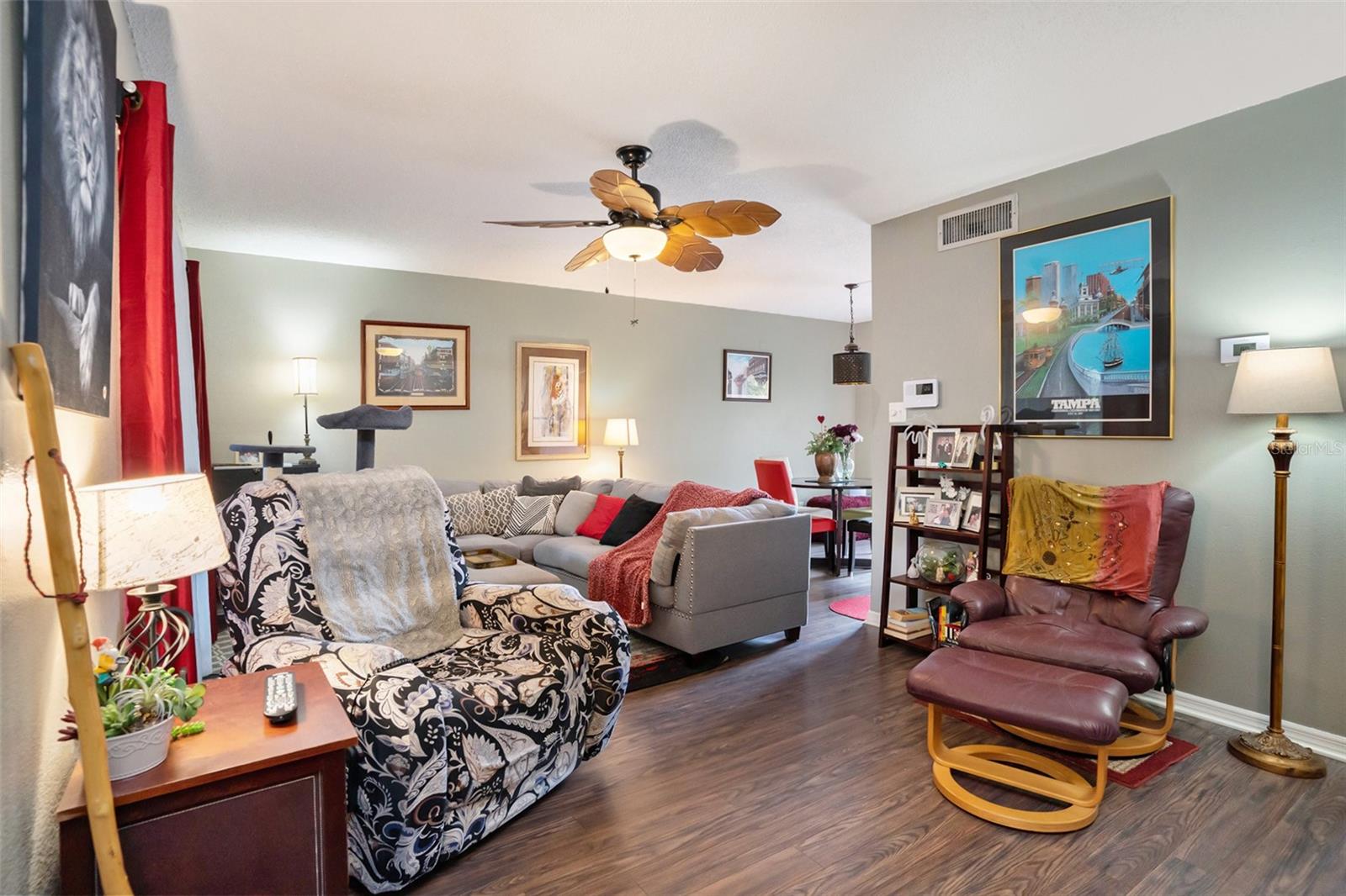 Listing photo id 4 for 3203 Doe Court