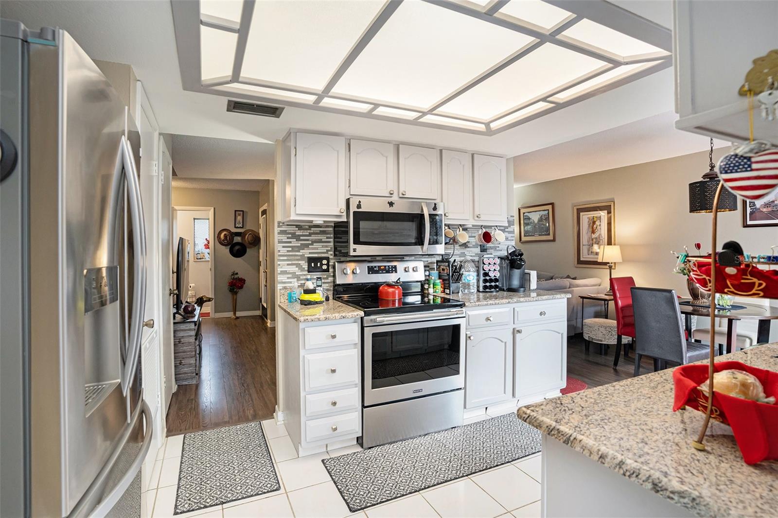 Listing photo id 7 for 3203 Doe Court