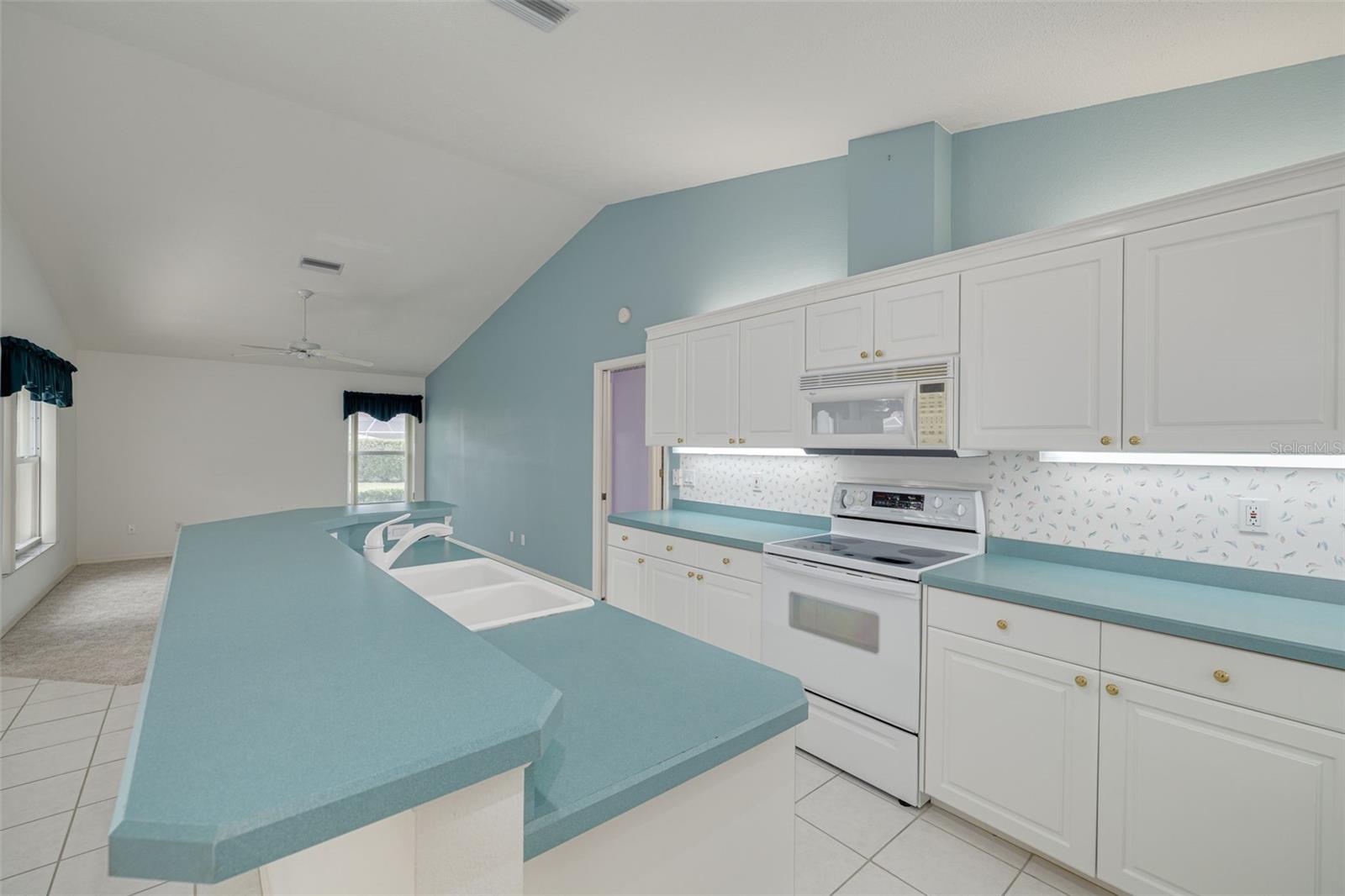 Image 15 of 57 For 5812 Garden Lakes Majestic