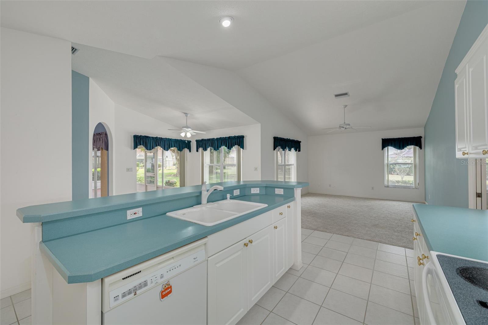 Image 16 of 57 For 5812 Garden Lakes Majestic