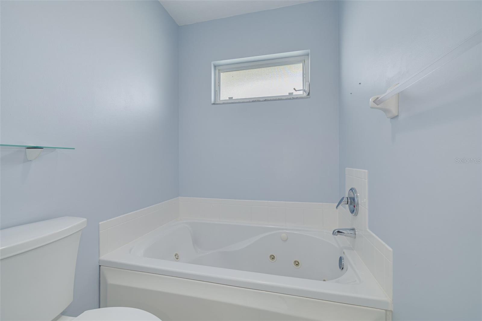 Image 29 of 57 For 5812 Garden Lakes Majestic