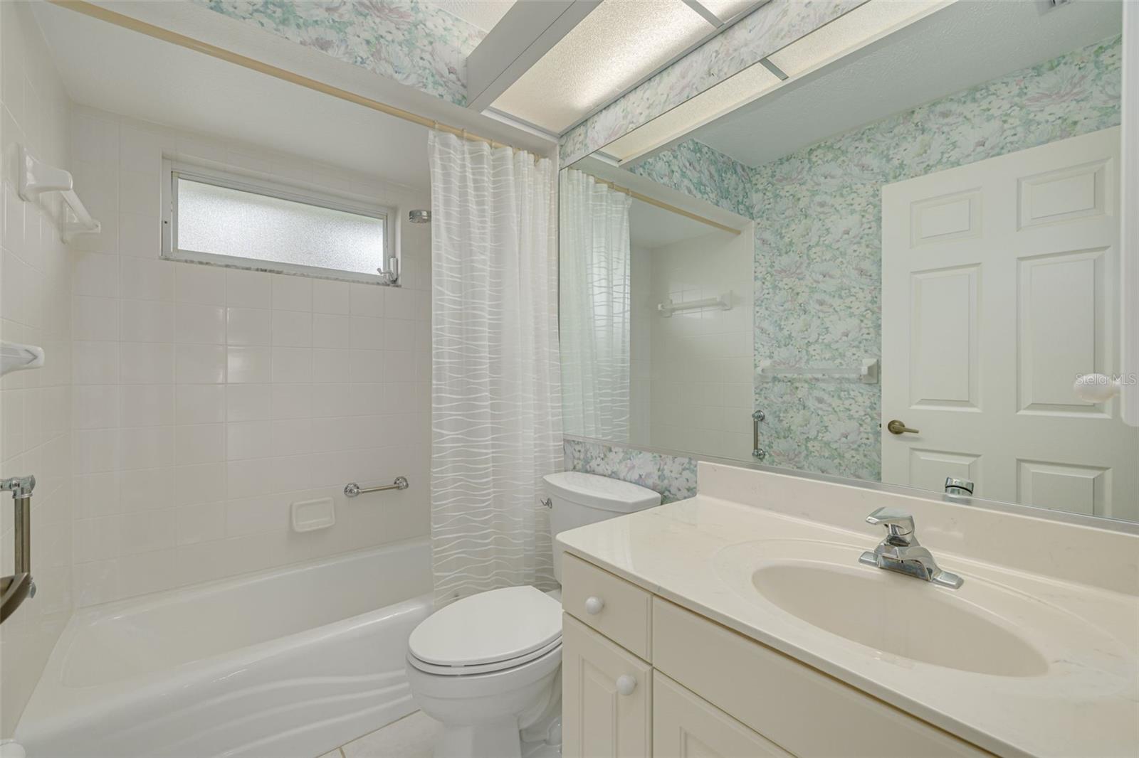 Image 32 of 57 For 5812 Garden Lakes Majestic