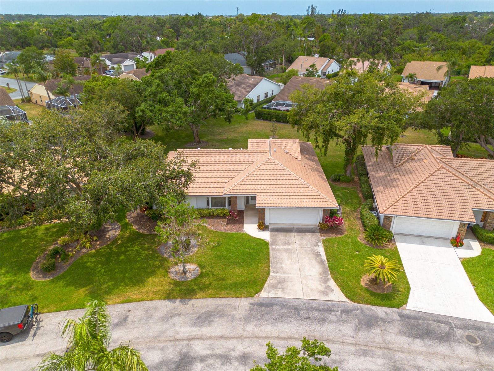 Image 5 of 57 For 5812 Garden Lakes Majestic