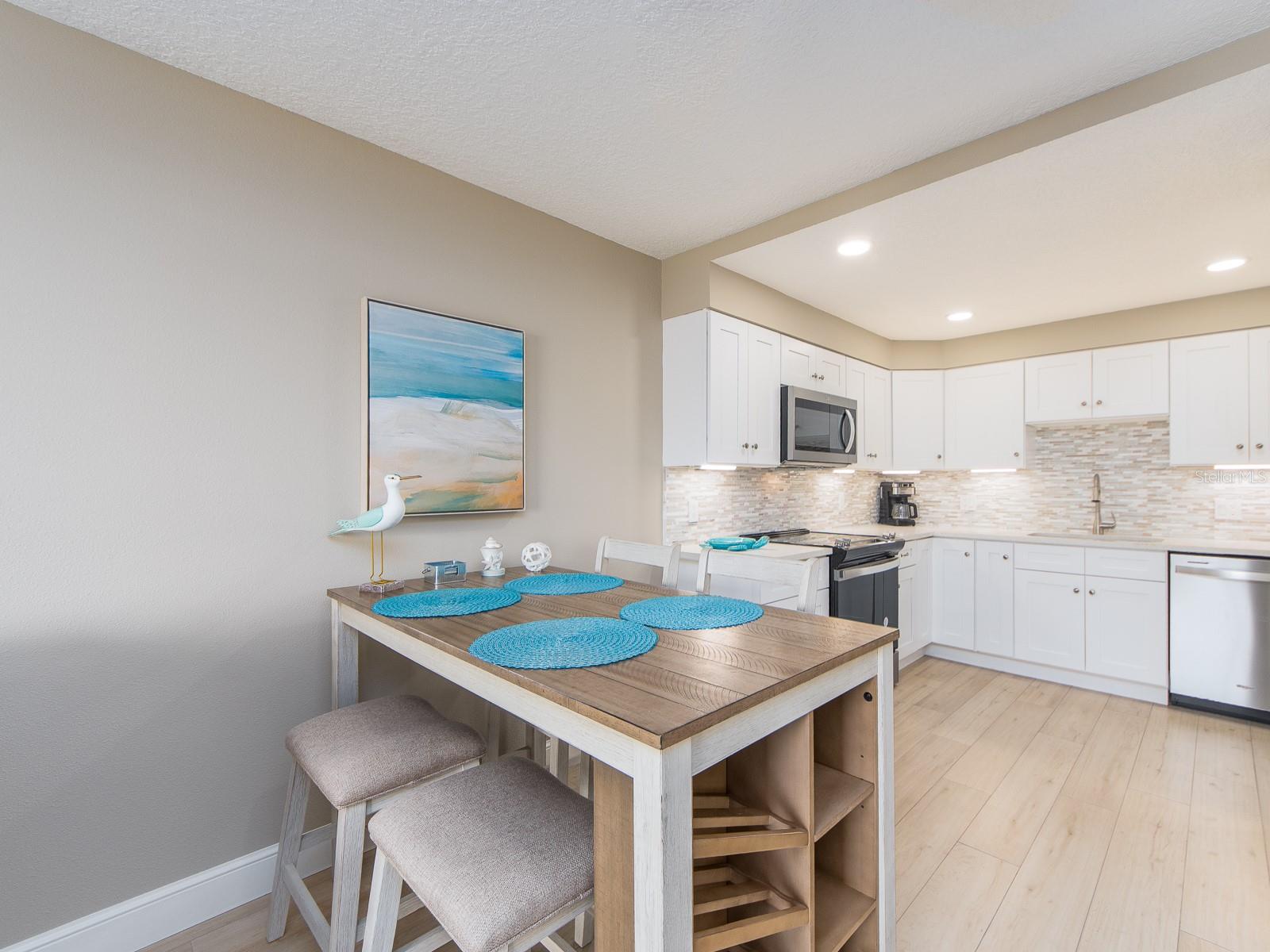 Image 13 of 48 For 51 Island Way 503