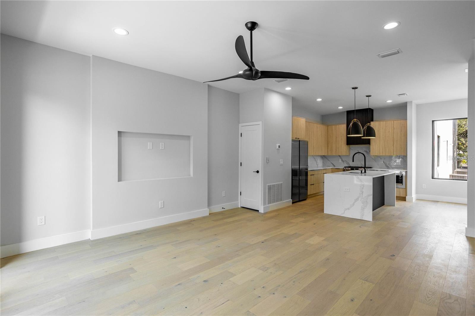 Image 10 of 23 For 607 W Euclid Ave  3