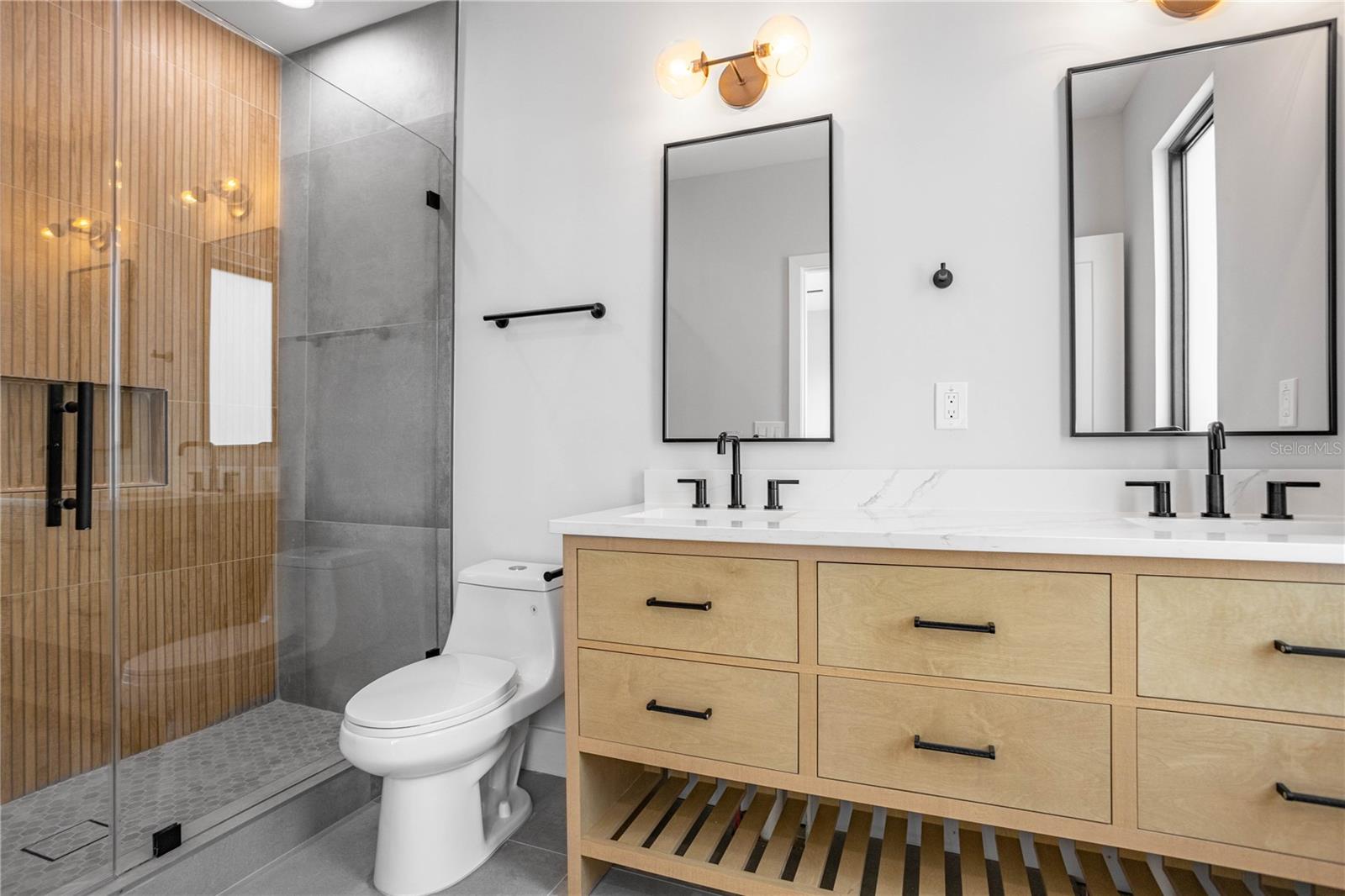 Image 15 of 23 For 607 W Euclid Ave  3