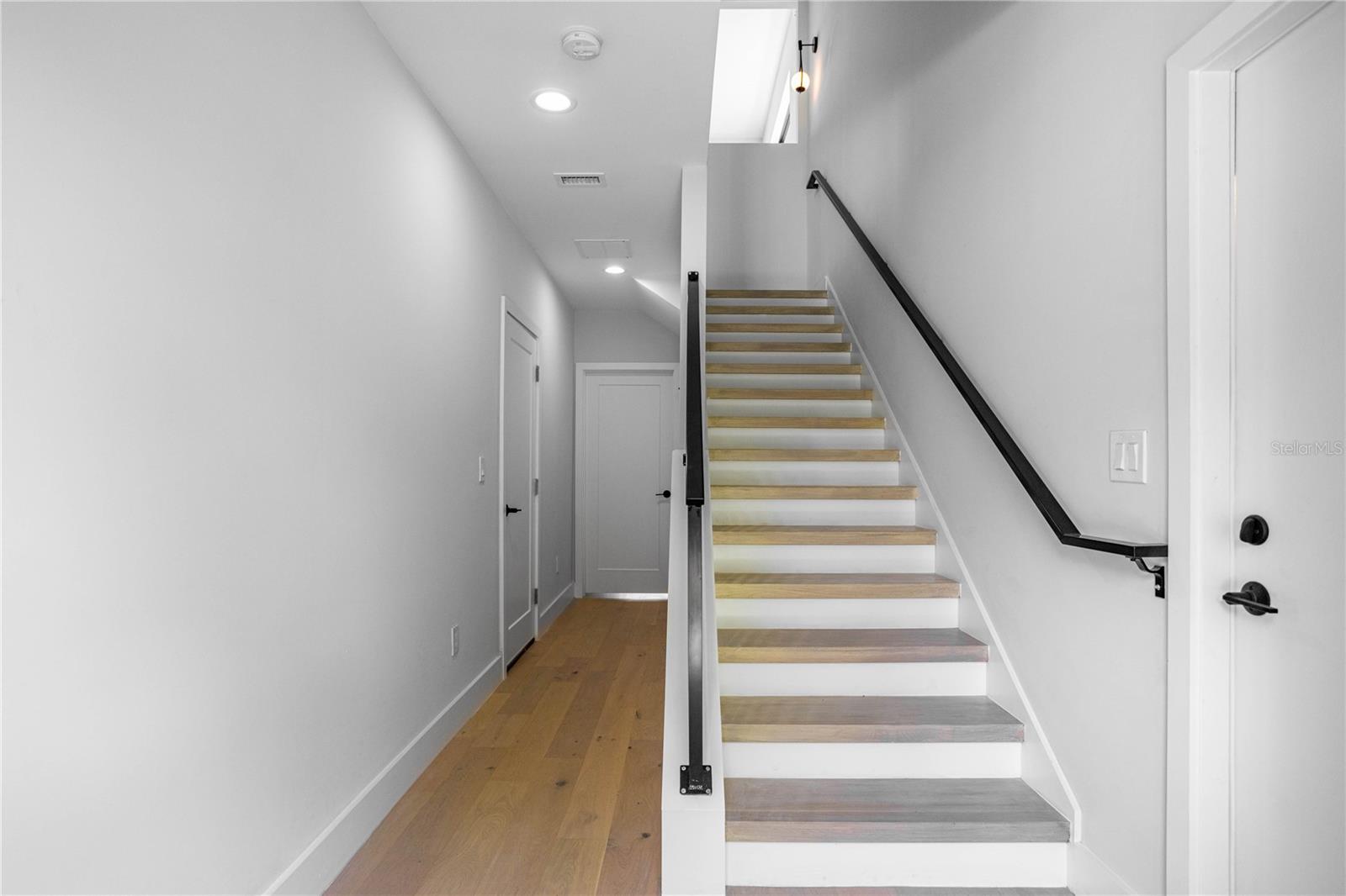 Image 3 of 23 For 607 W Euclid Ave  3