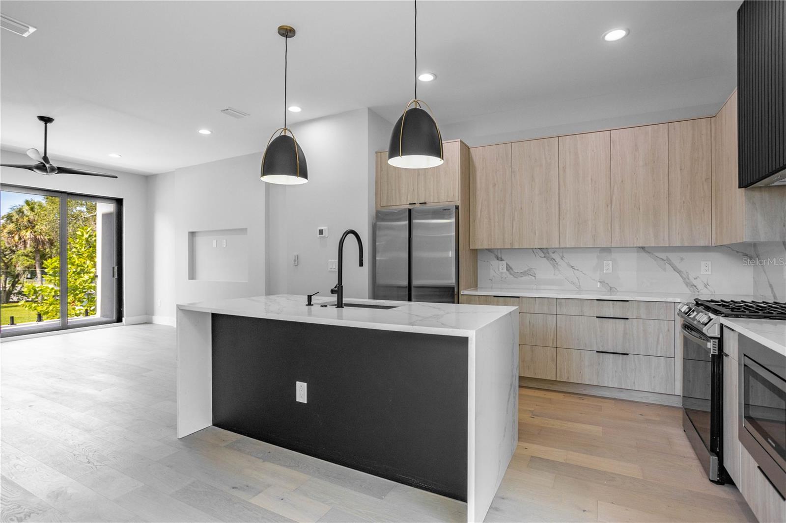 Image 4 of 23 For 607 W Euclid Ave  3