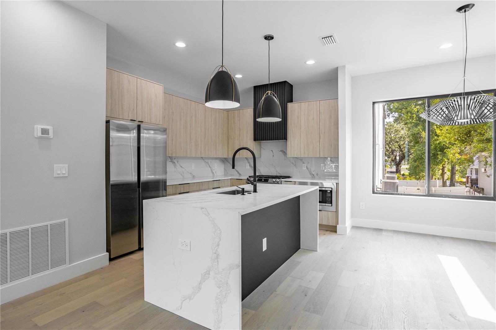 Image 5 of 23 For 607 W Euclid Ave  3