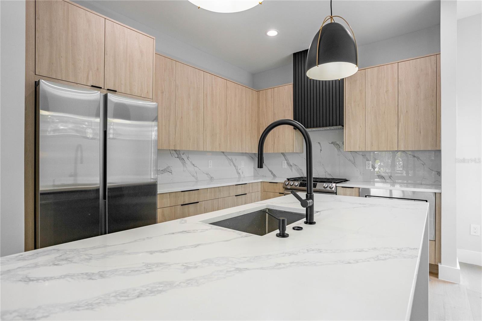 Image 6 of 23 For 607 W Euclid Ave  3