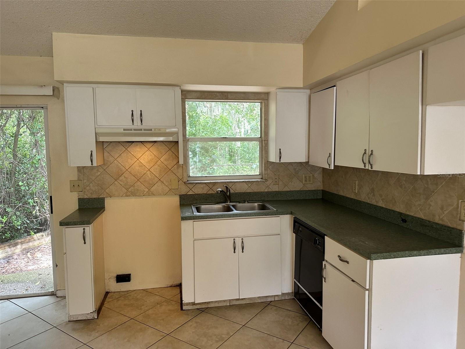 Image 4 of 10 For 650 Palm Place