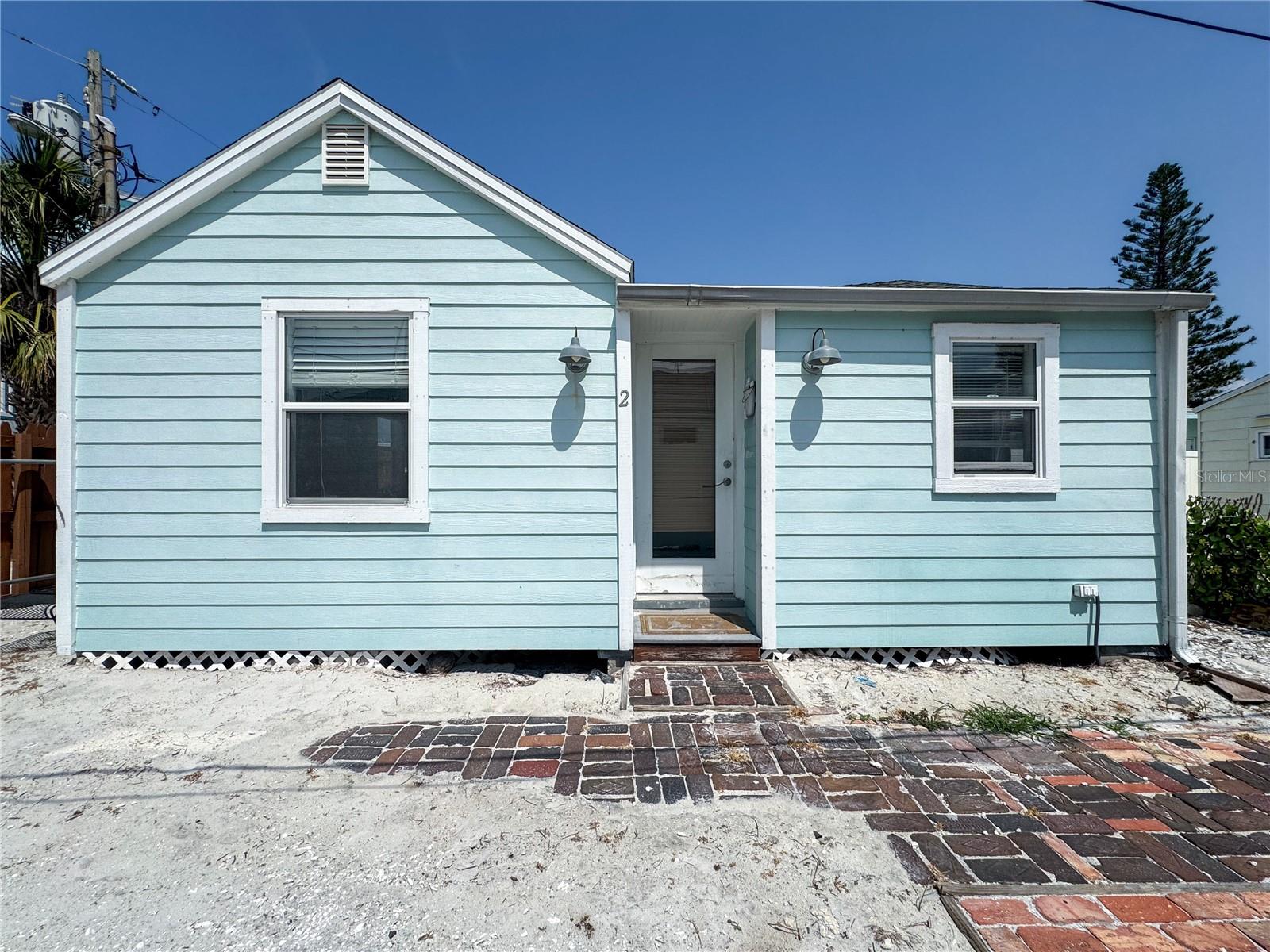 Image 11 of 27 For 13326 1st Street E