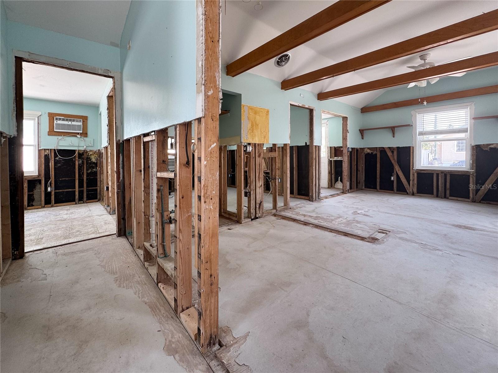 Image 16 of 27 For 13326 1st Street E