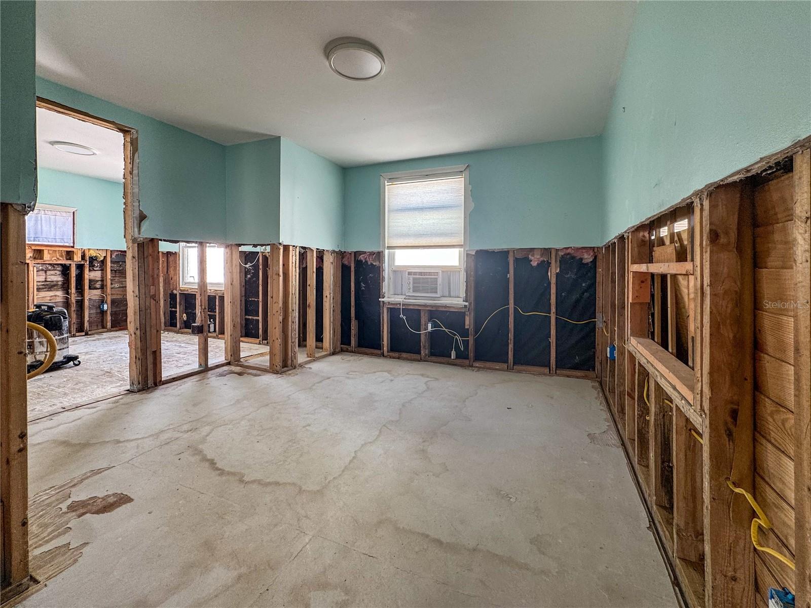 Image 20 of 27 For 13326 1st Street E