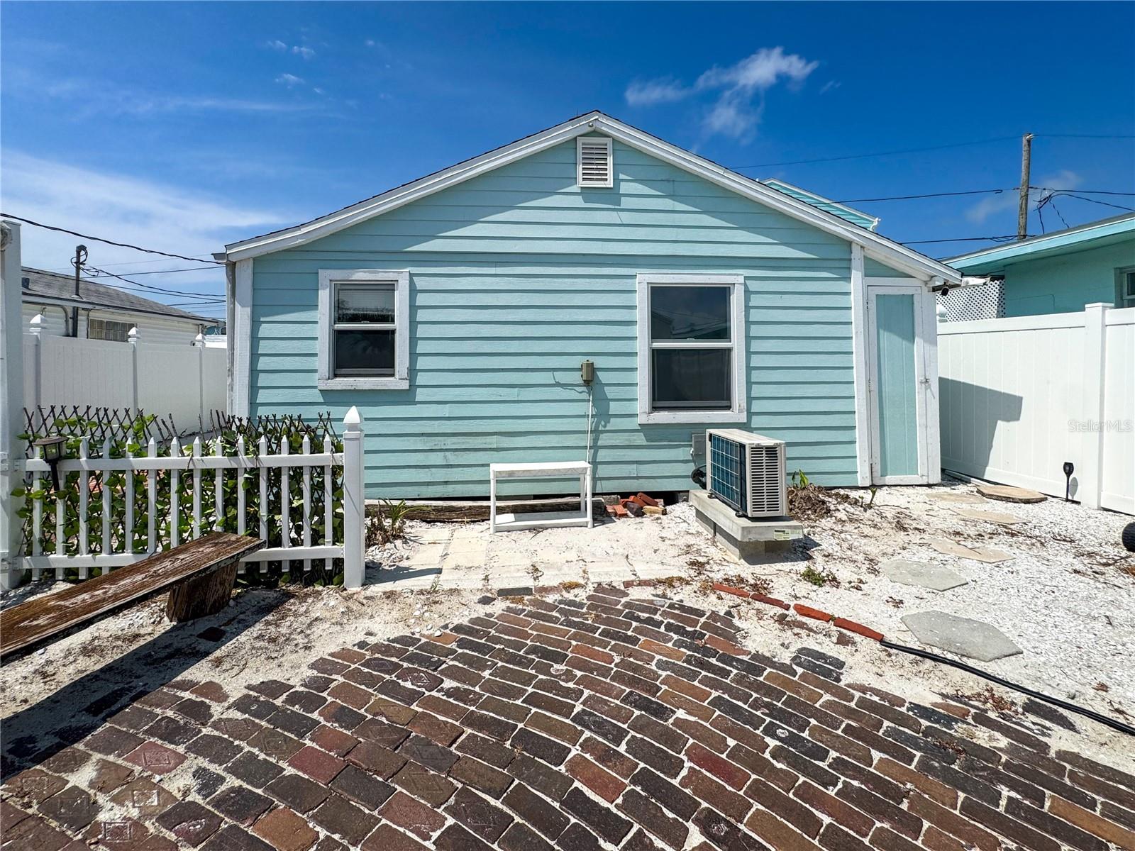 Image 24 of 27 For 13326 1st Street E