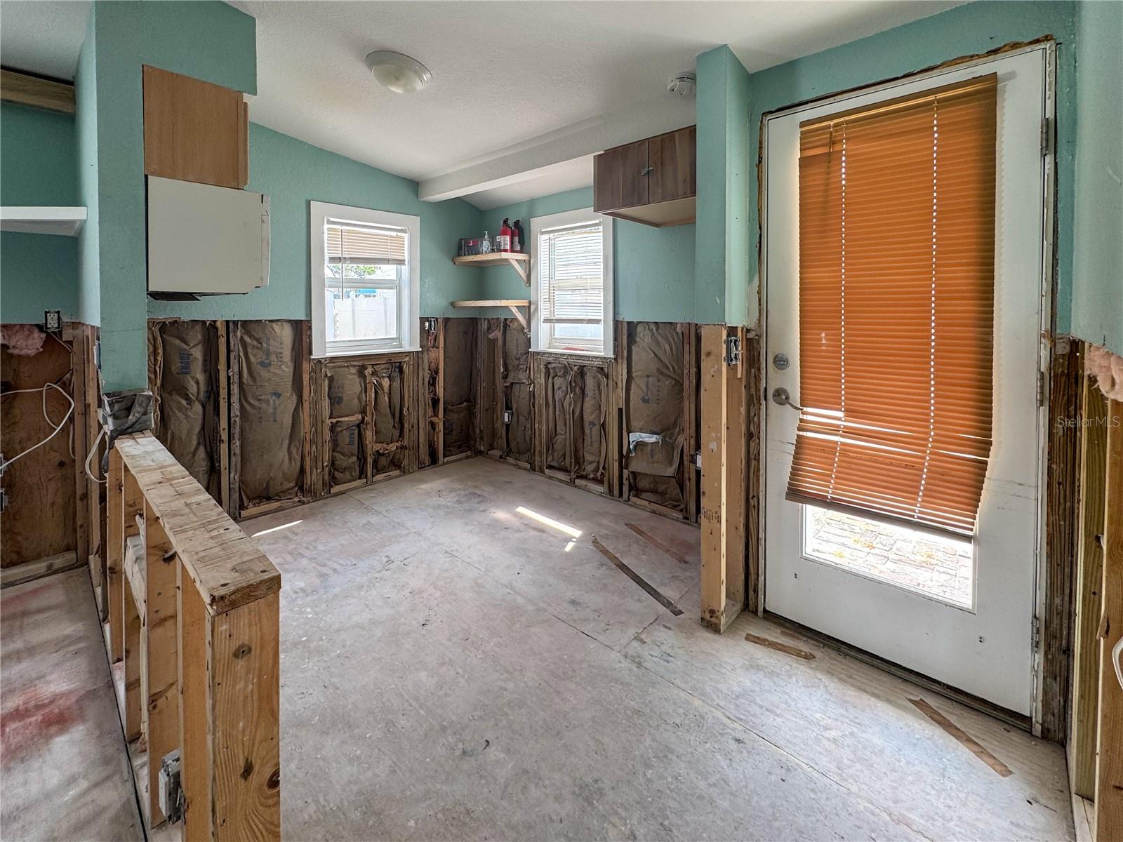 Image 4 of 27 For 13326 1st Street E
