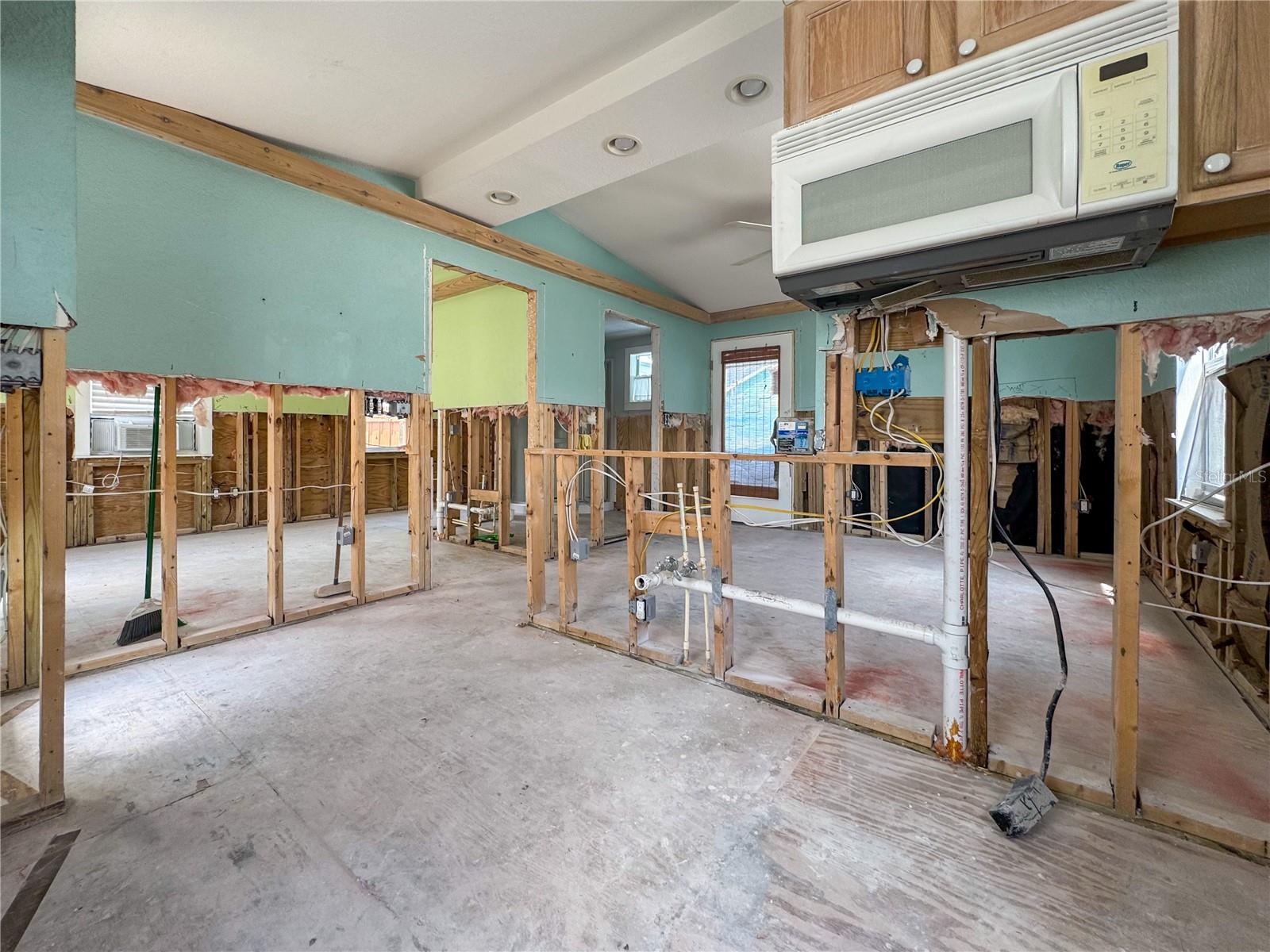 Image 5 of 27 For 13326 1st Street E
