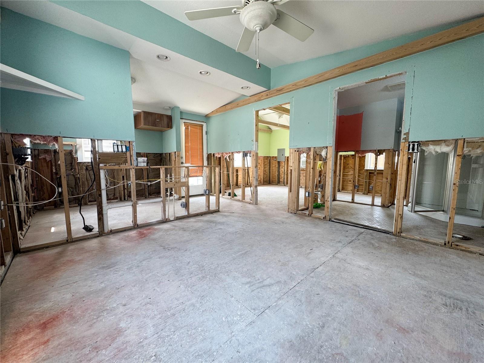 Image 6 of 27 For 13326 1st Street E
