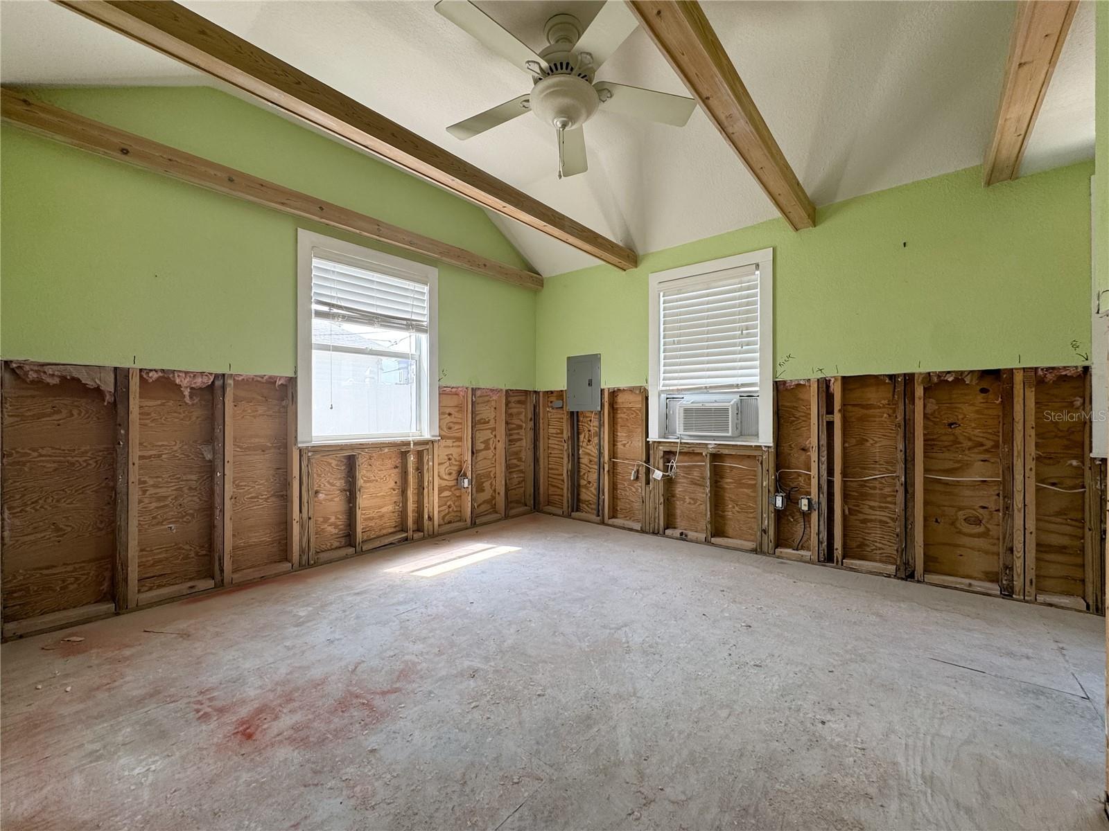 Image 8 of 27 For 13326 1st Street E