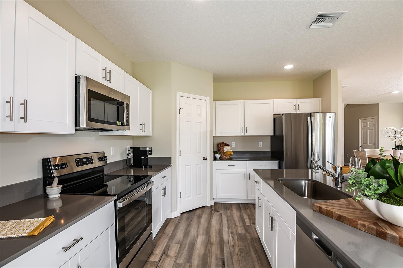 Image 5 of 20 For 37122 Sagemoor Drive