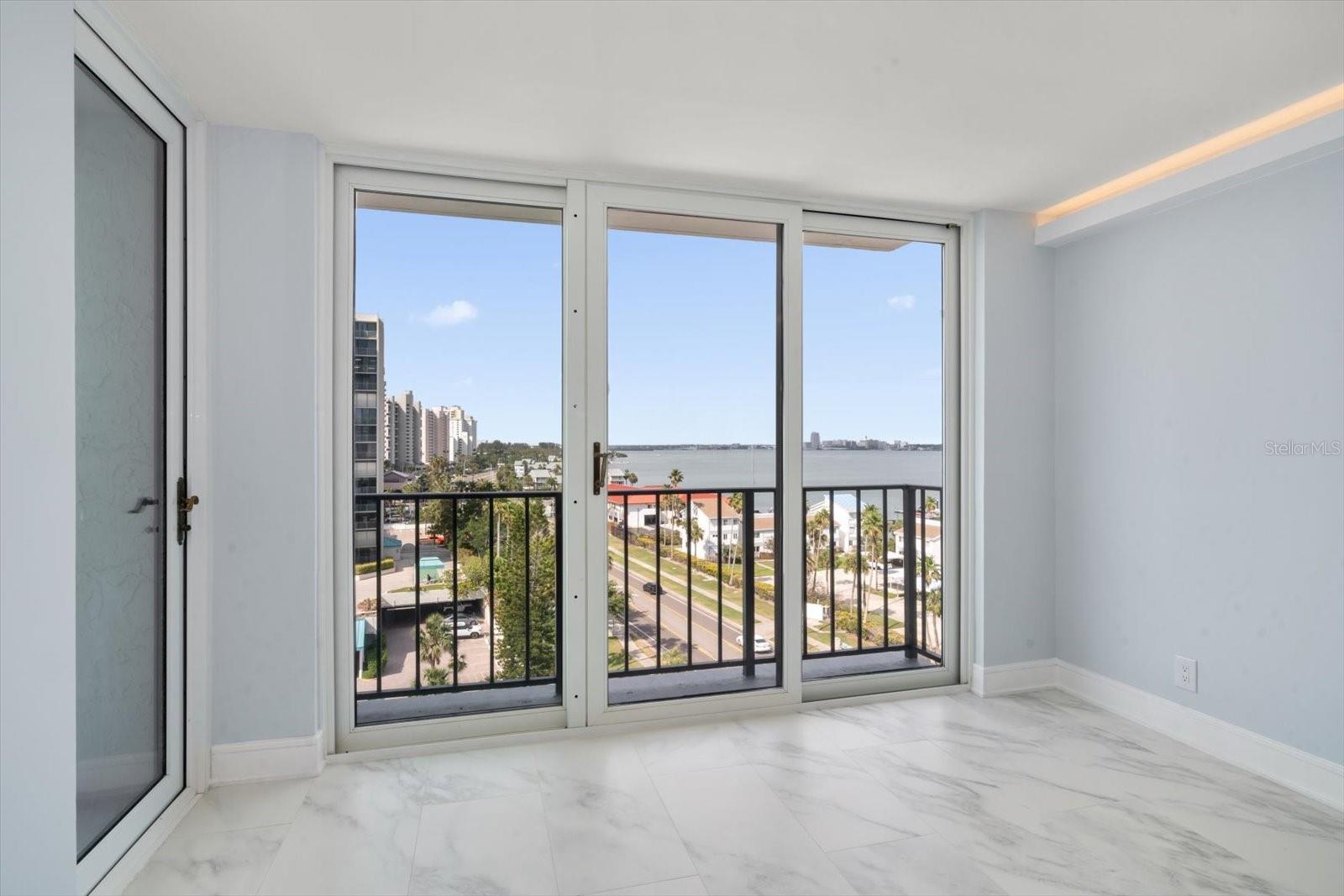 Listing photo id 13 for 1400 Gulf Boulevard 804