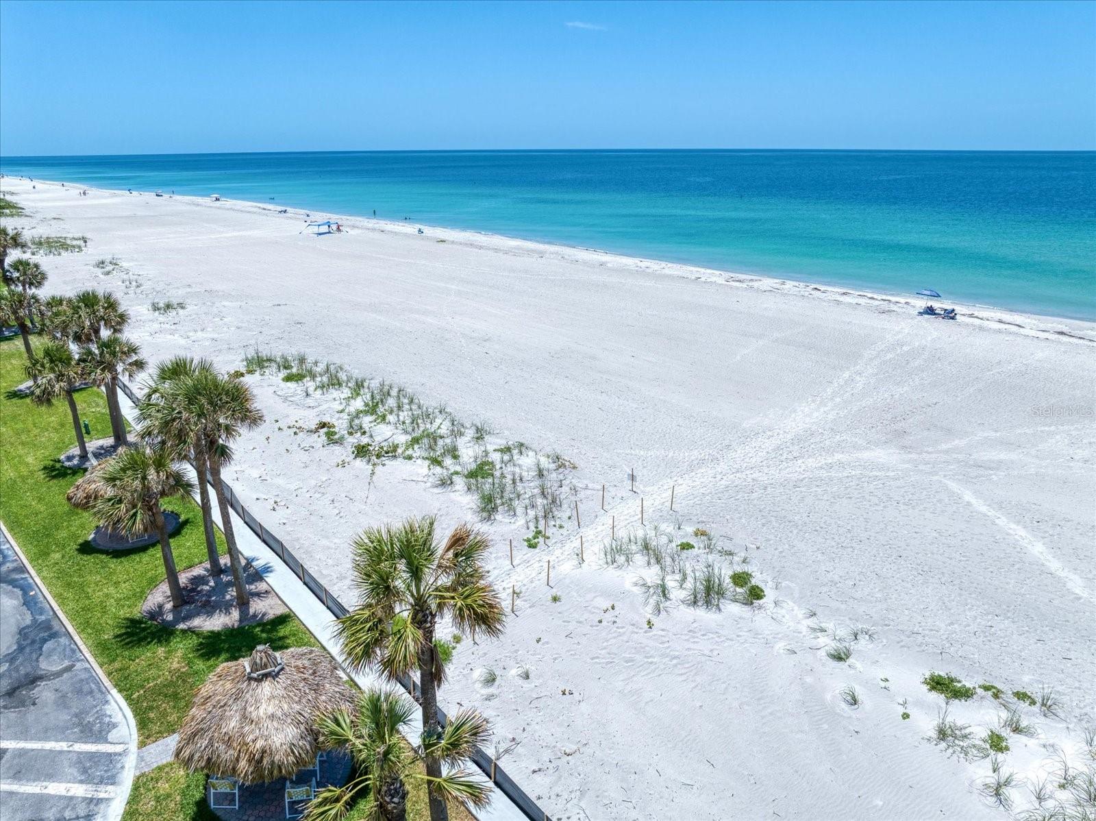 Listing photo id 32 for 1400 Gulf Boulevard 804