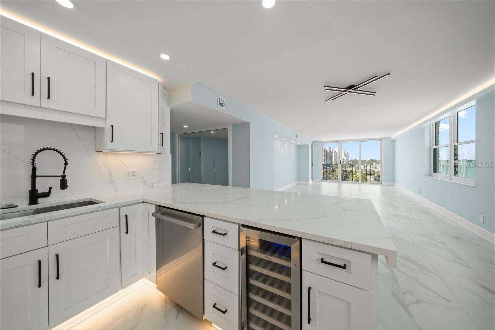 Listing photo id 7 for 1400 Gulf Boulevard 804