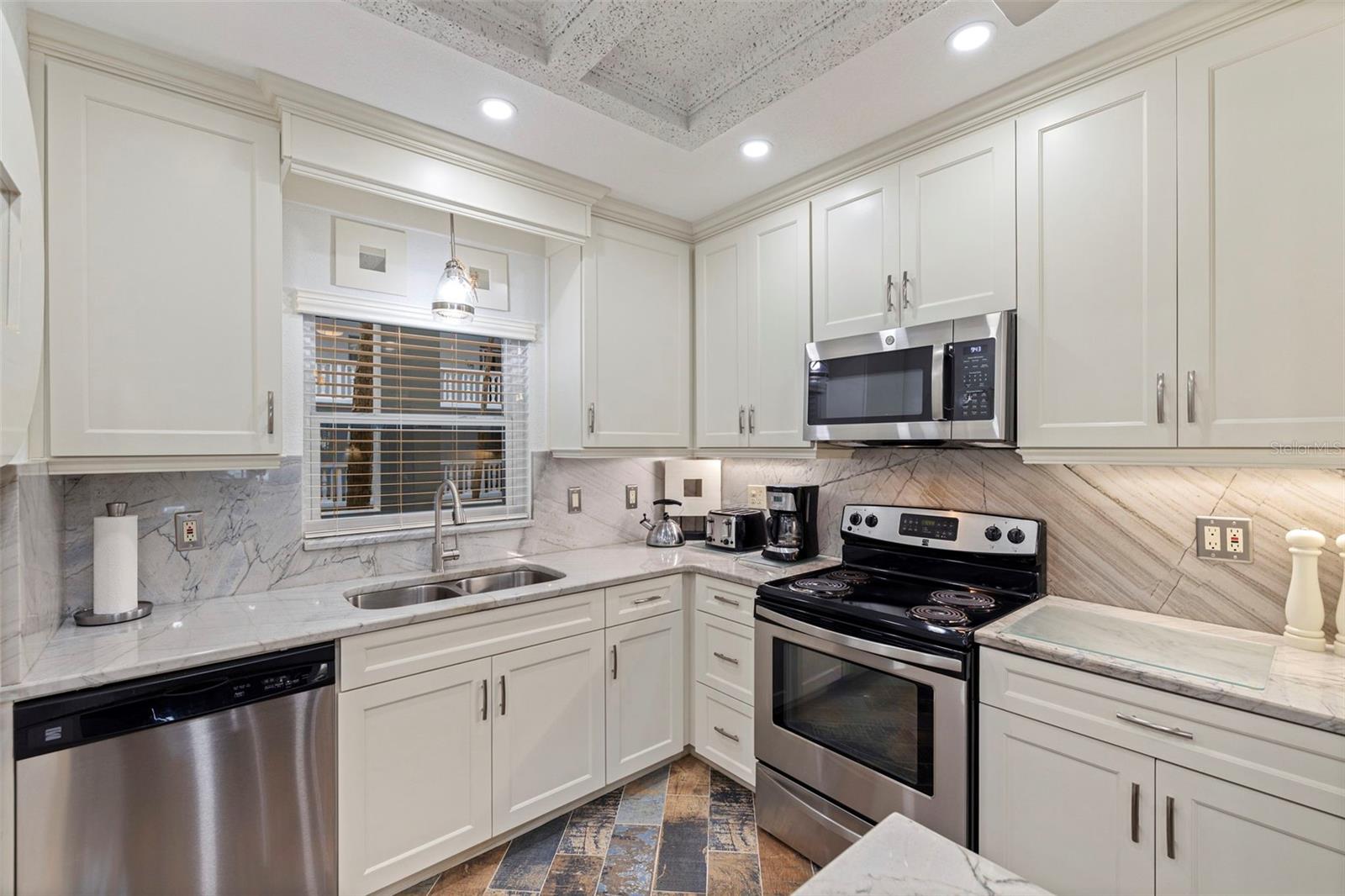 Image 4 of 30 For 4950 Gulf Boulevard 408